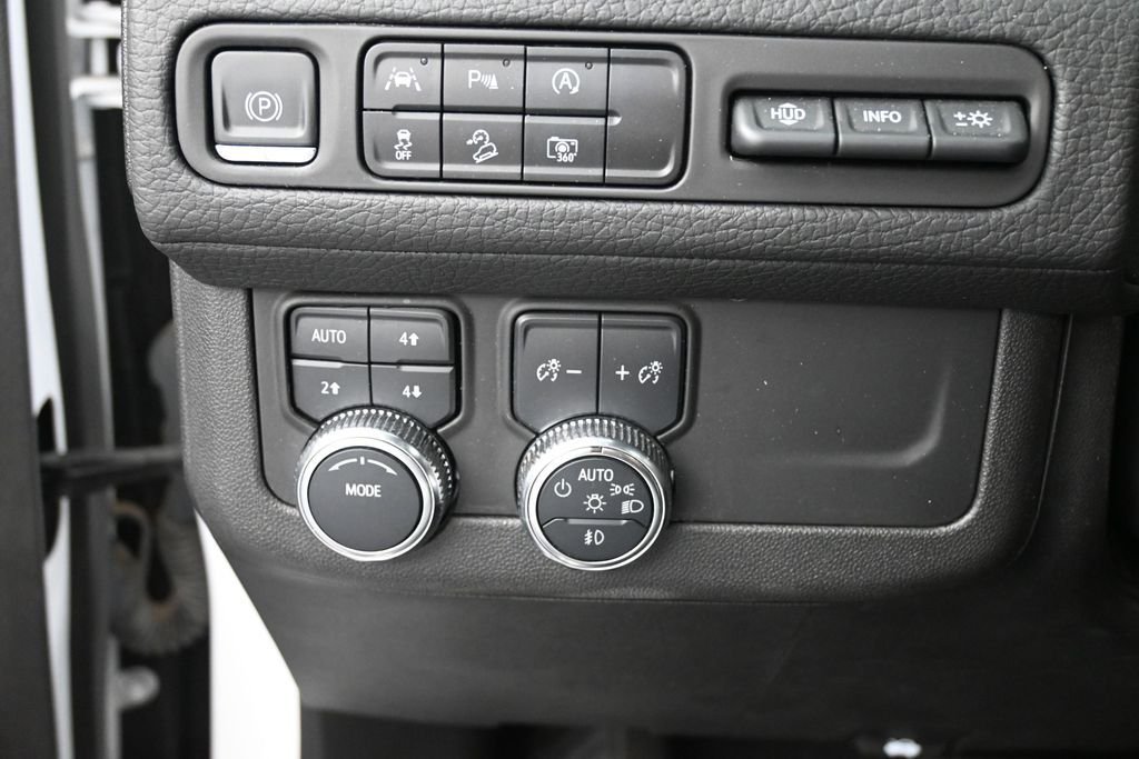 Used 2023 White GMC Denali image 13