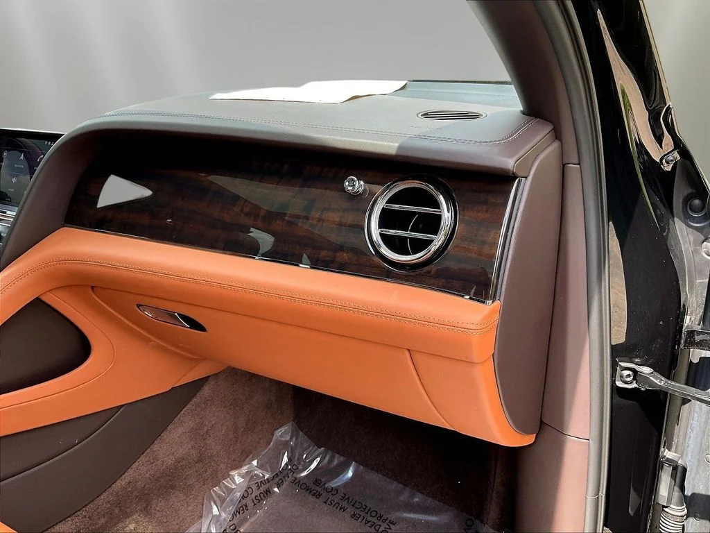 Used 2021 Midnight Emerald Bentley V8 image 26