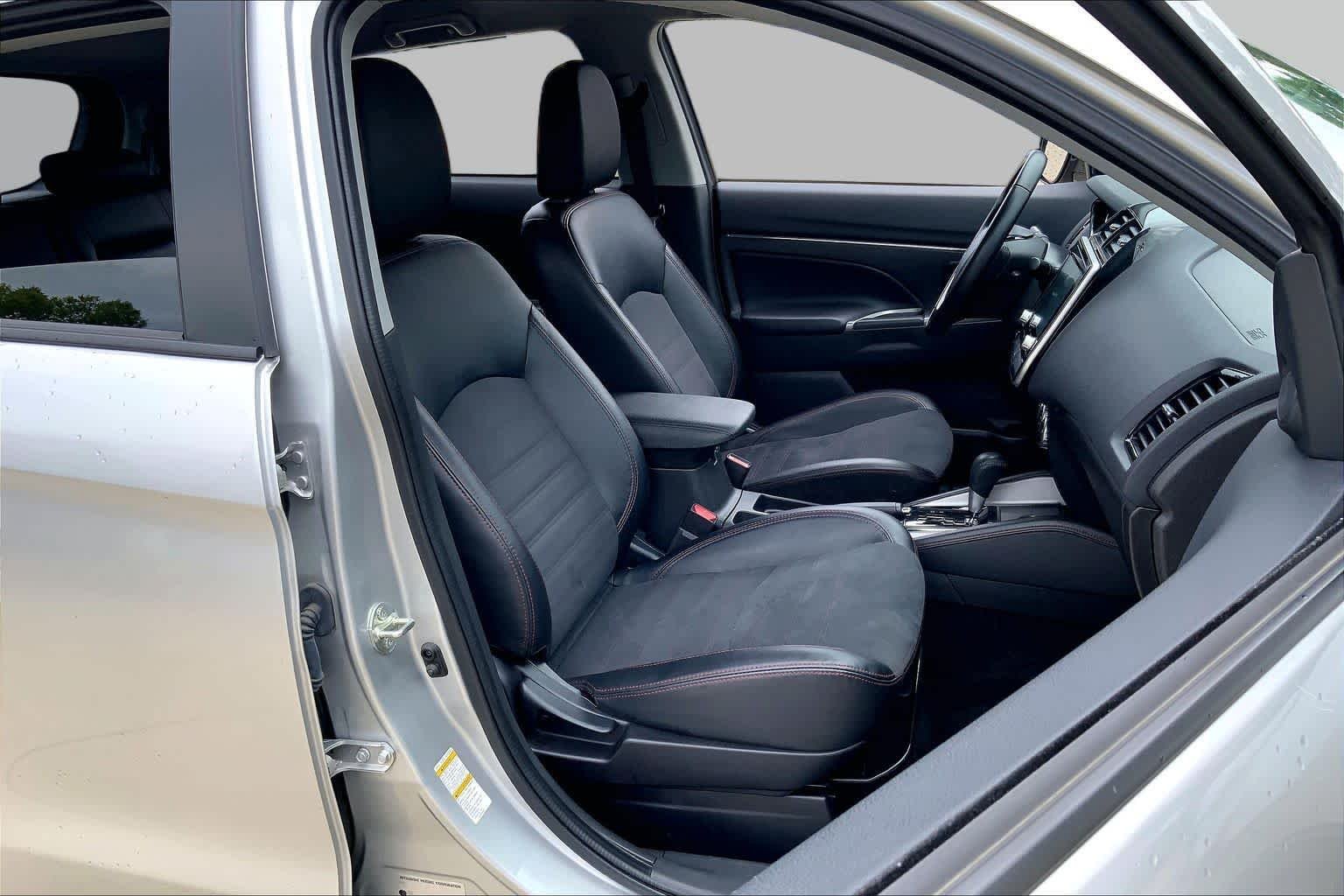 Used 2024 Alloy Silver Metallic Mitsubishi SE image 9