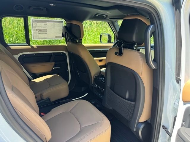 New 2026 Fuji White LAND ROVER X-Dynamic SE image 19