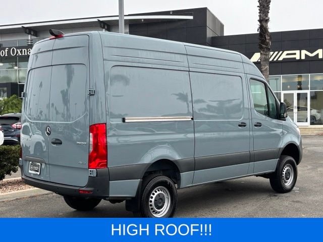 Used 2025 Blue Mercedes-Benz Cargo 144 WB image 3