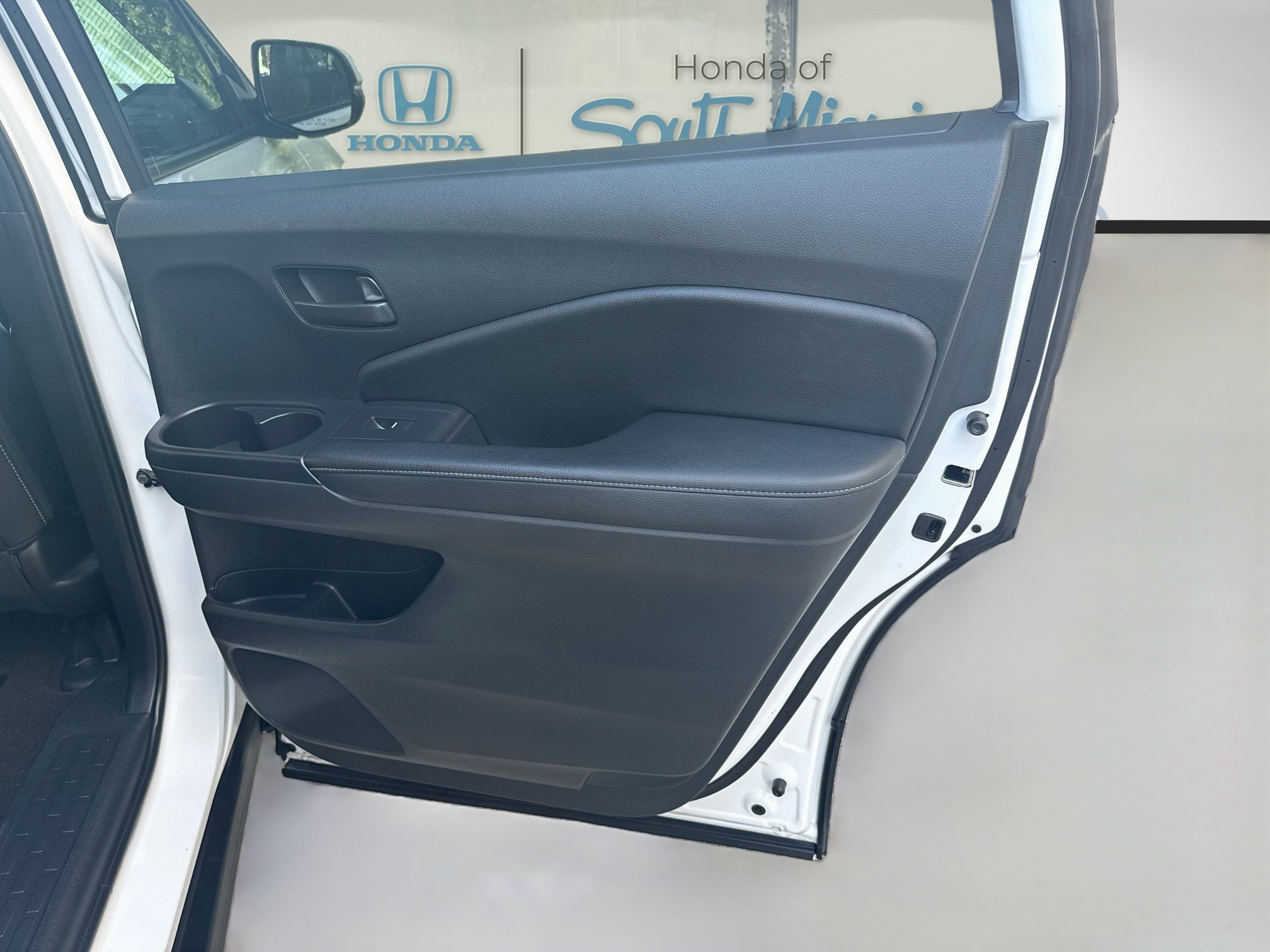 Used 2023 White Honda EX-L image 30
