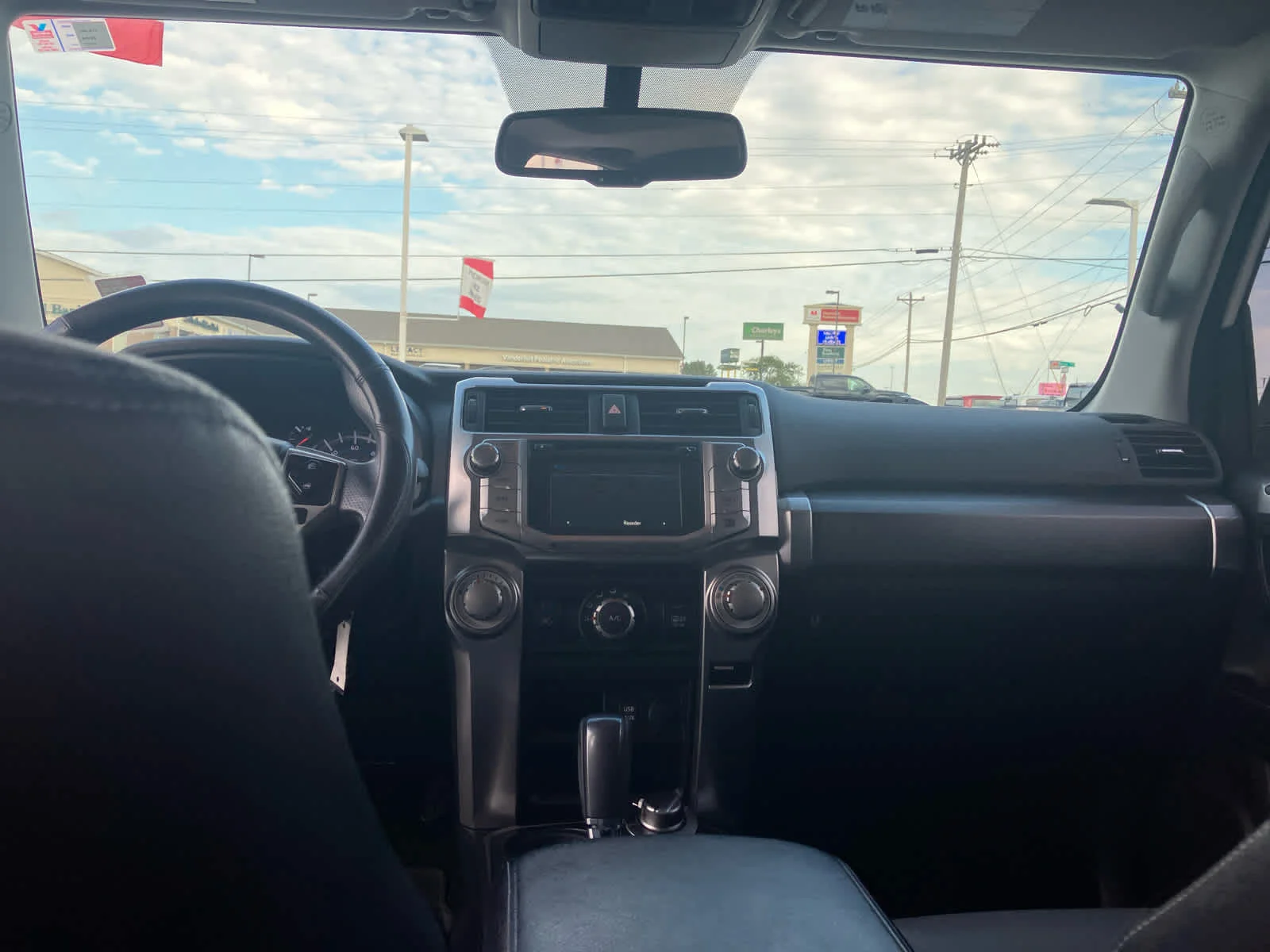 Used 2017 Super White Toyota SR5 Premium image 31