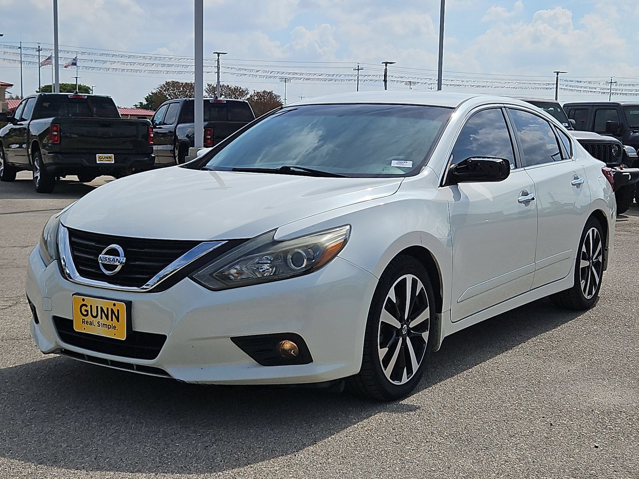 Used 2018 Pearl White Nissan 2.5 SR image 7