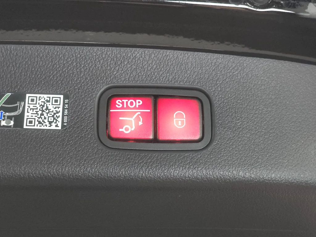 Used 2025 Black Mercedes-Benz GLC 350e image 28