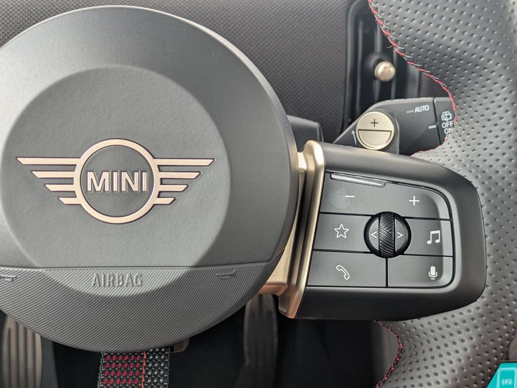 New 2026 Chili Red MINI Iconic image 20