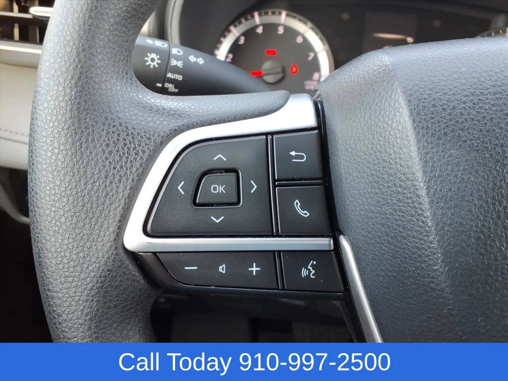 Used 2022 Black Toyota L image 20