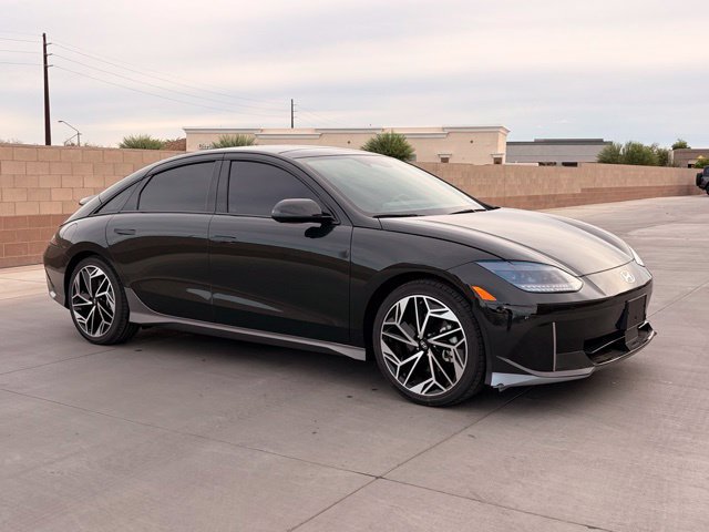 Used 2023 Green Hyundai Limited image 7