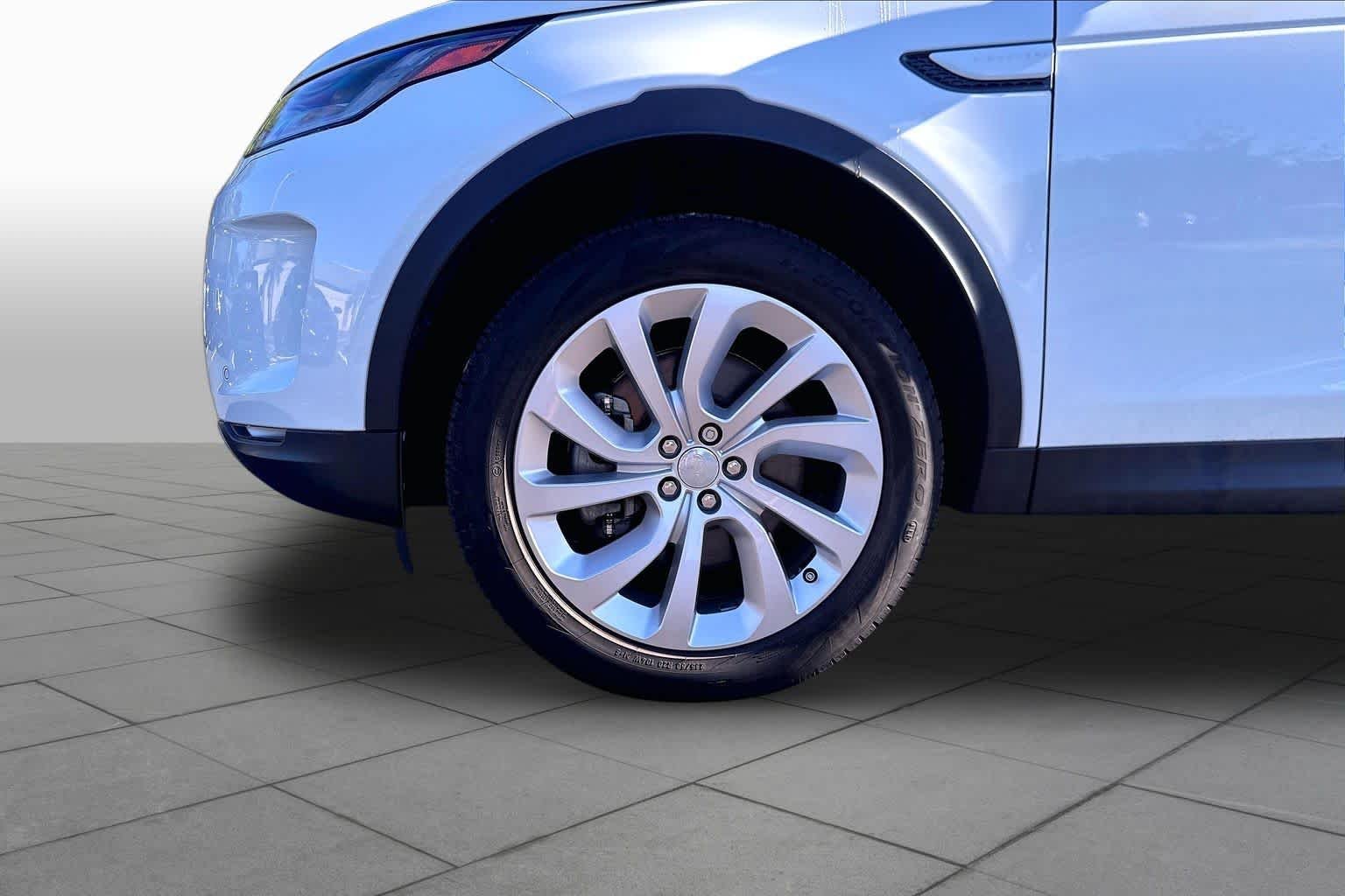 Used 2022 Fuji White Land Rover SE image 11