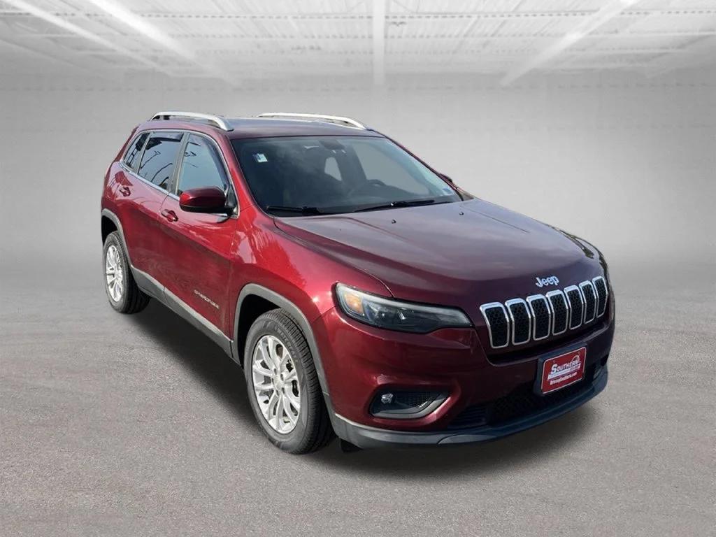 Used 2019 Red Jeep Latitude image 34