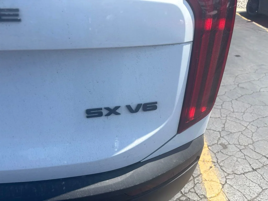 Used 2021 White Pearl Kia SX image 4
