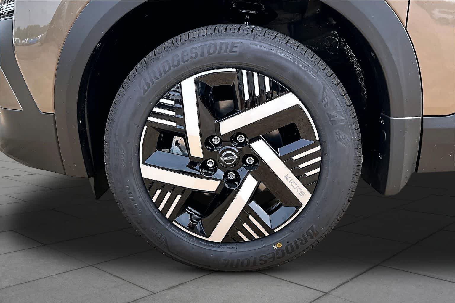 New 2026 Canyon Bronze Metallic Nissan SV image 9