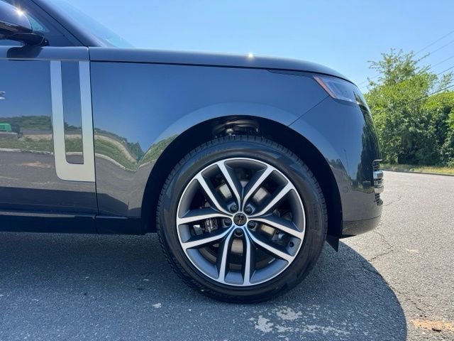 New 2026 Carpathian Grey Land Rover SE image 9
