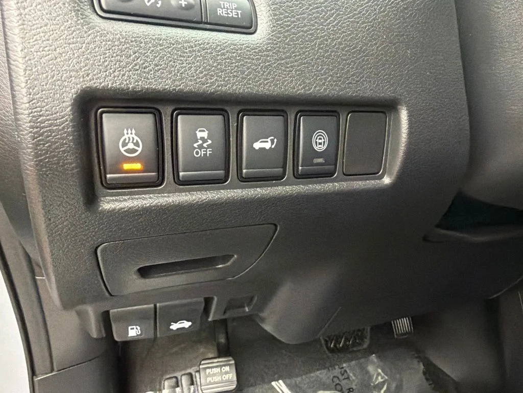 Used 2021 Gray Nissan Platinum image 18