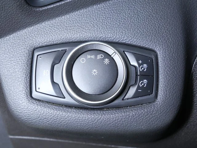 Used 2015 Orange Ford SE image 22