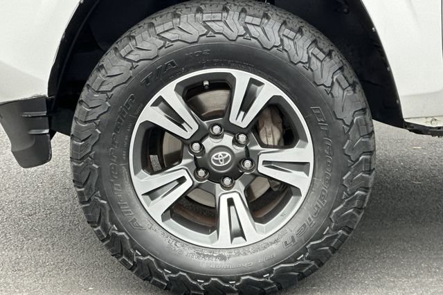 Used 2019 White Toyota SR5 image 27