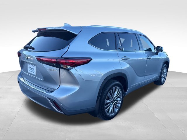 Used 2022 Silver Toyota Platinum image 5