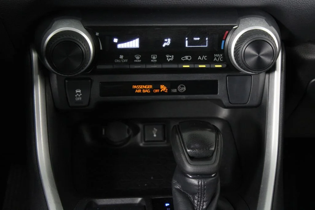 Used 2022 Gray Toyota LE image 21