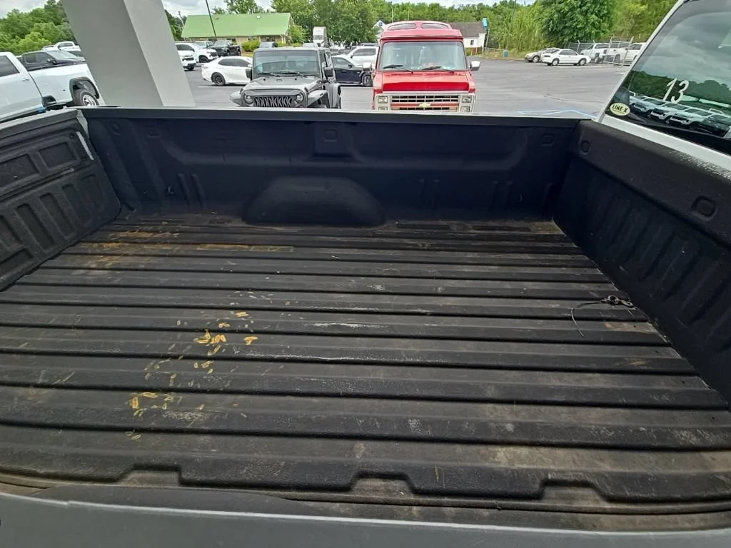 Used 2015 SUMMIT WHITE Chevrolet Work Truck image 11