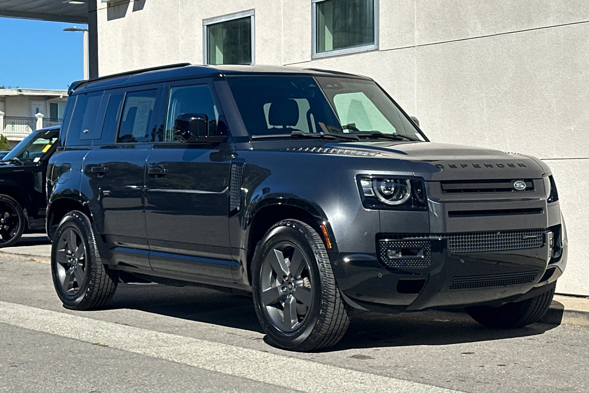 Certified Used 2023 Carpathian Grey Premium Metallic Land Rover X-Dynamic SE image 9