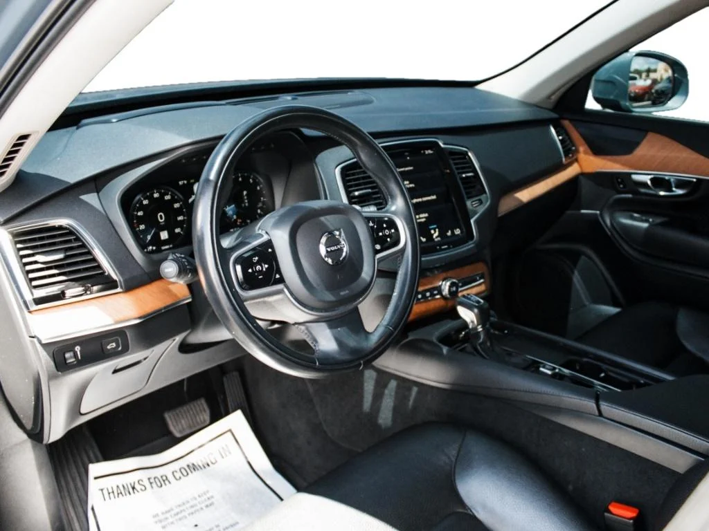 Used 2022 Thunder Grey Metallic Volvo Momentum image 8