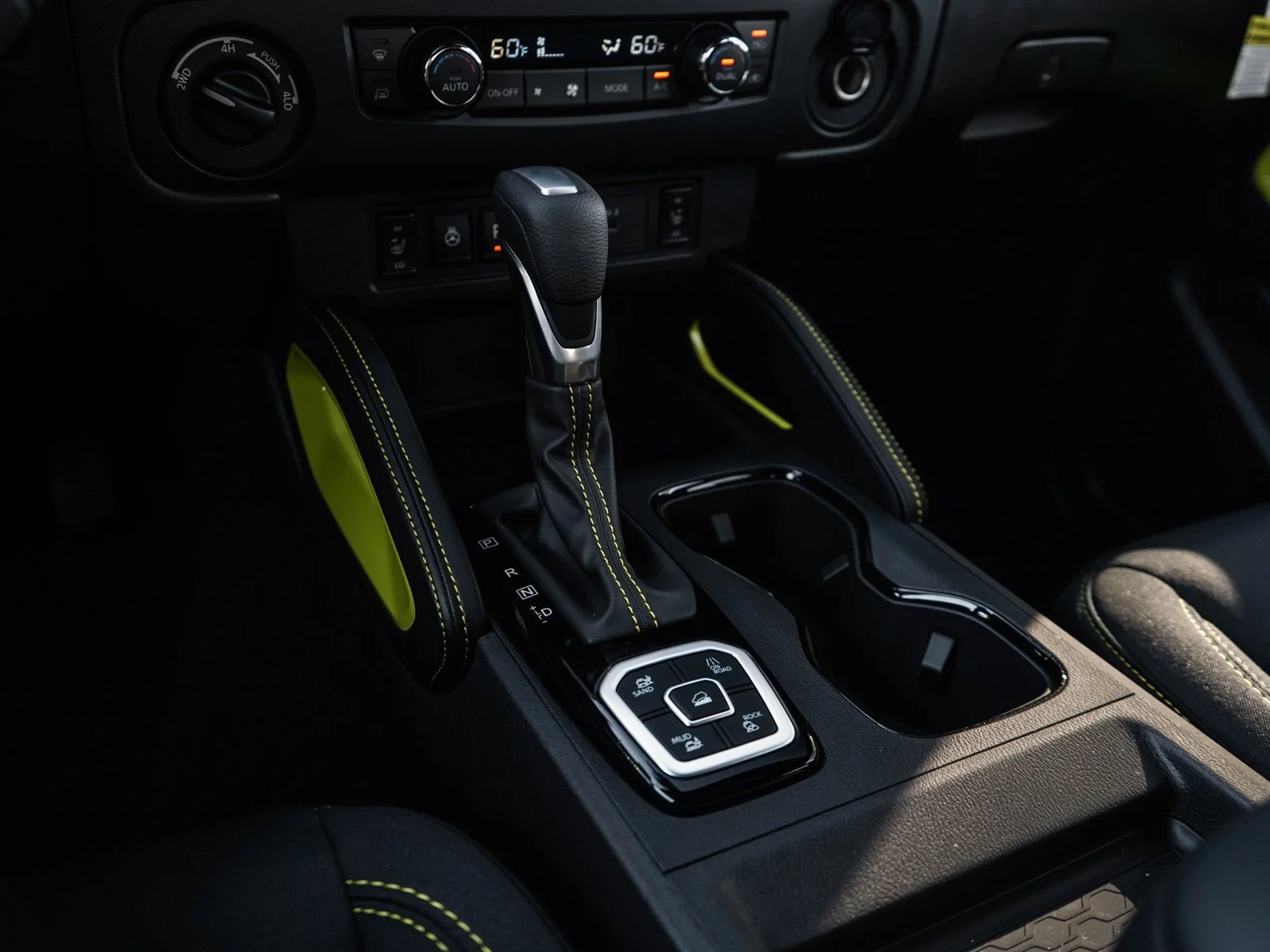 New 2027 Glacier White Nissan SV image 25