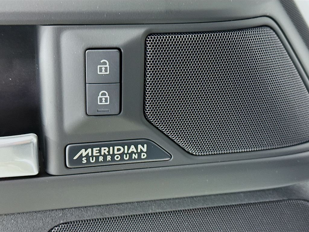 New 2026 Fuji White Land Rover X-Dynamic SE image 20