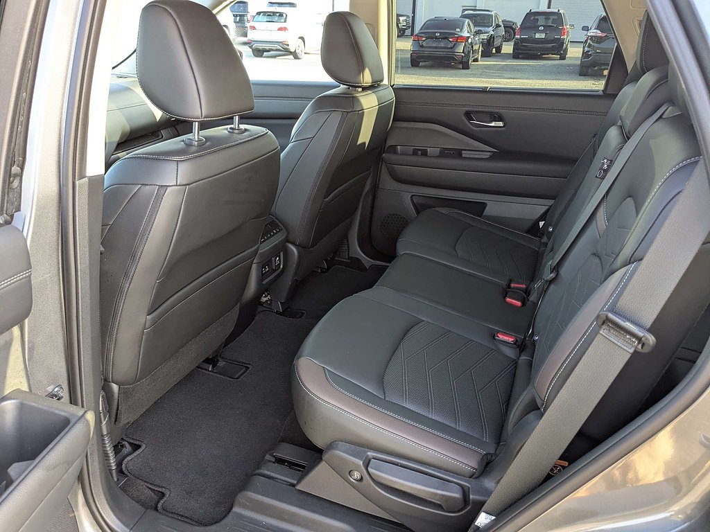 Used 2025 Gun Metallic Nissan Platinum image 15