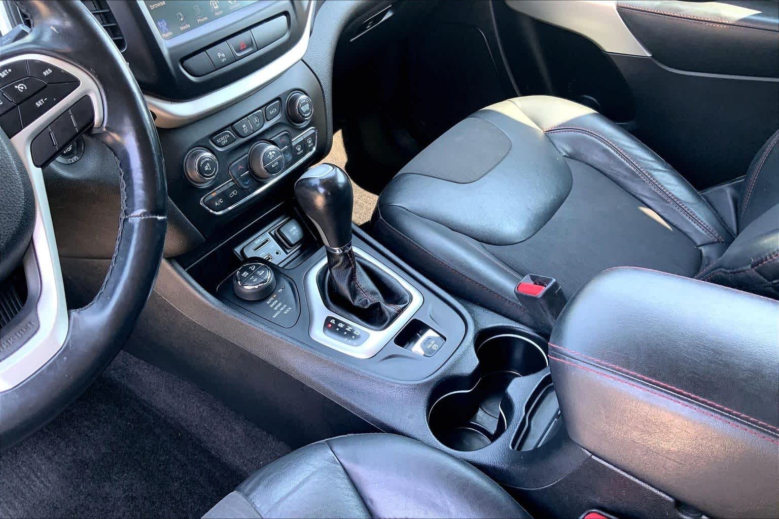 Used 2018 Granite Crystal Metallic Clearcoat Jeep Trailhawk image 17