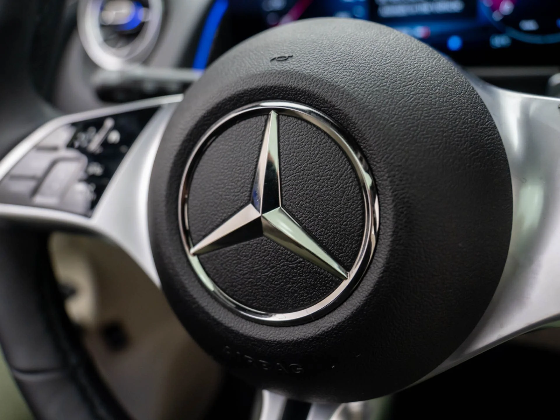 New 2026 White Mercedes-Benz GLB 250 image 24