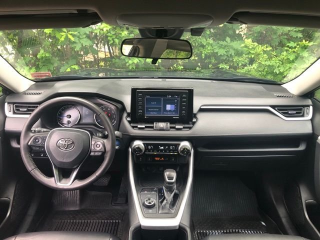 Used 2022 Blue Toyota XLE Premium image 21
