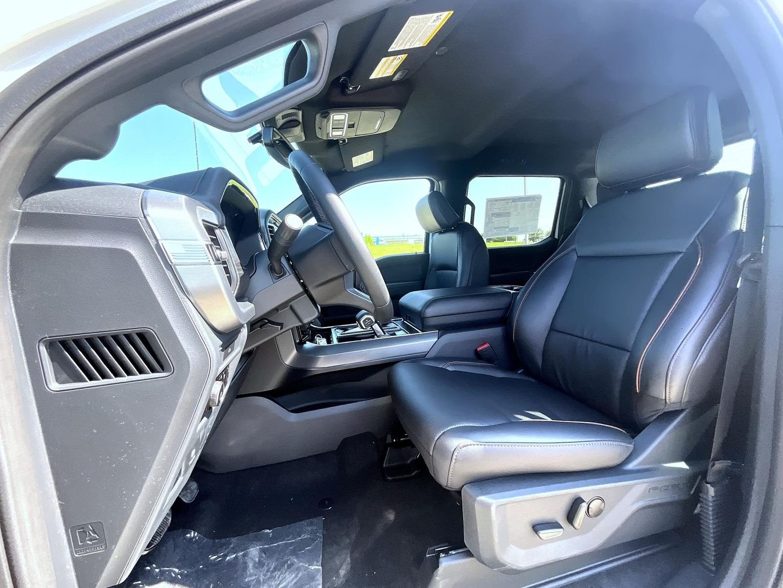 New 2026 Star White Metallic Tri-Coat Ford Lariat image 9