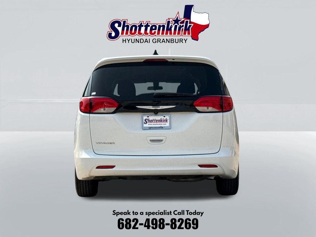 Used 2022 White Chrysler LX image 7