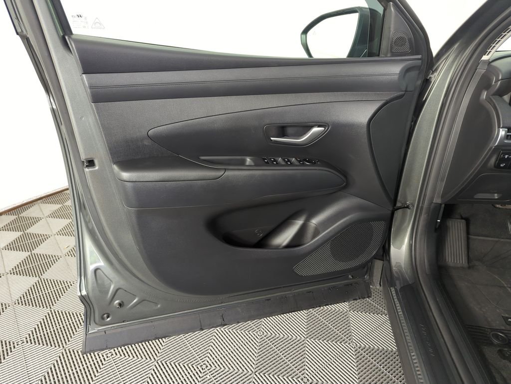 Used 2025 Gray Hyundai SEL Convenience image 17