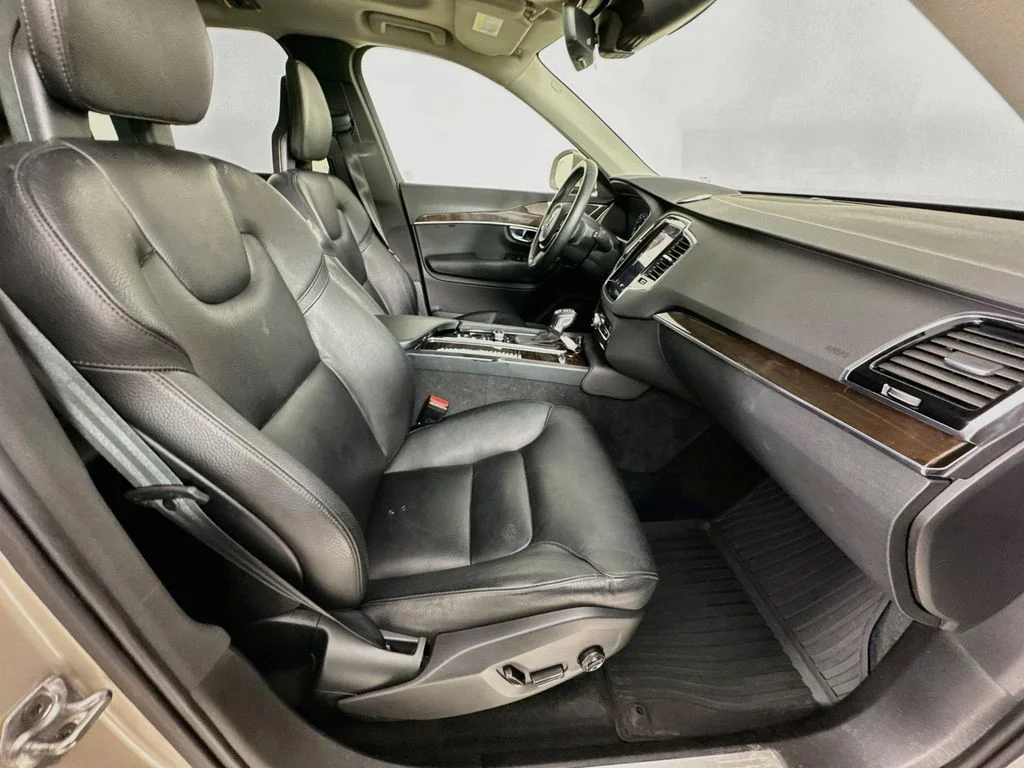 Used 2016  Volvo T6 Momentum image 36
