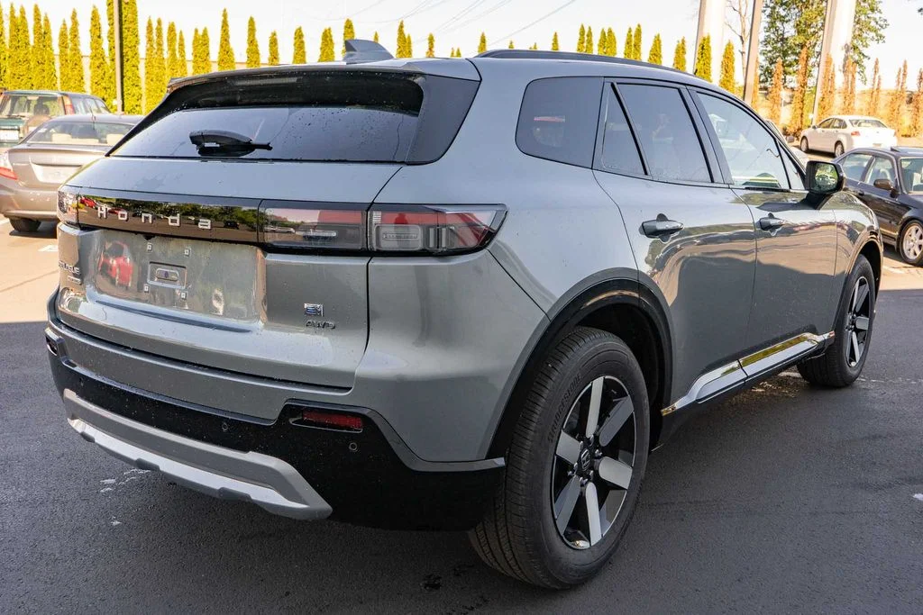 New 2026 Mercury Silver Metallic Honda Touring image 6