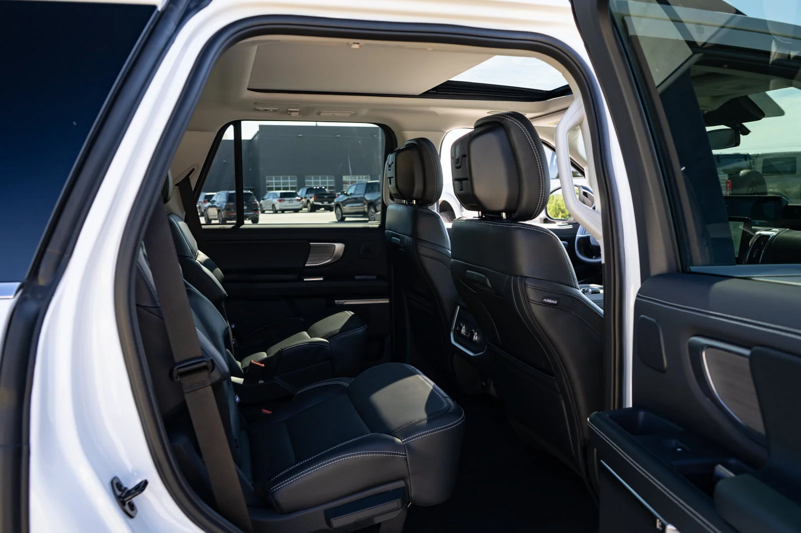 Used 2027 White Ford Platinum image 40