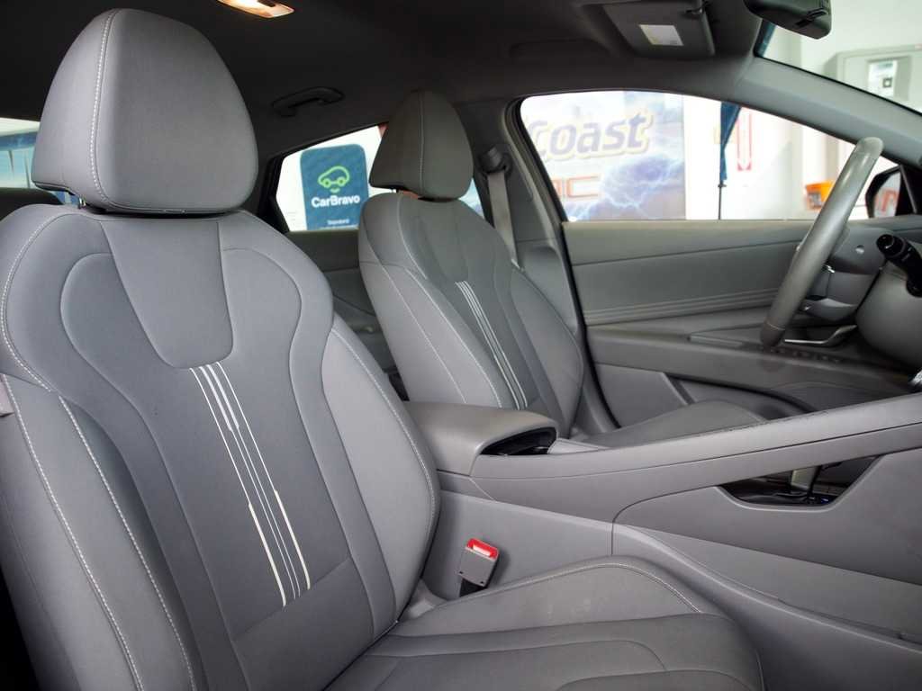 Used 2023 Black Hyundai SEL image 34