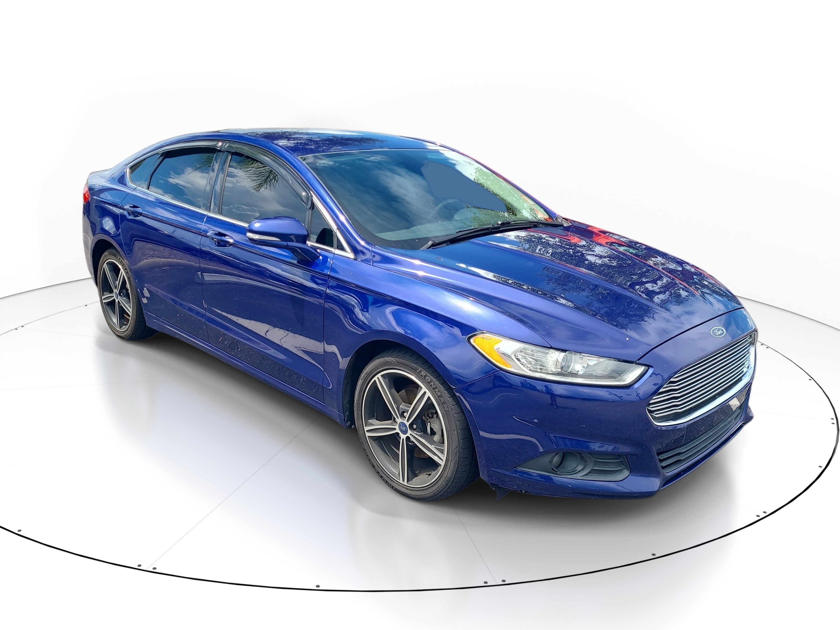 Used 2013  Ford SE image 1