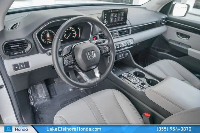 Used 2025 Platinum White Pearl Honda Touring image 17