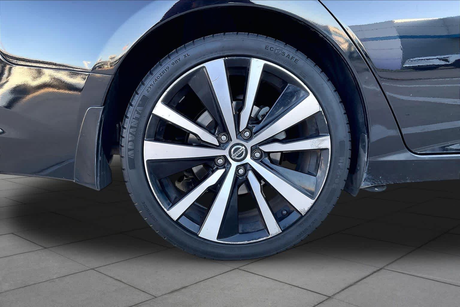 Used 2020 Super Black Nissan 2.5 SR image 10