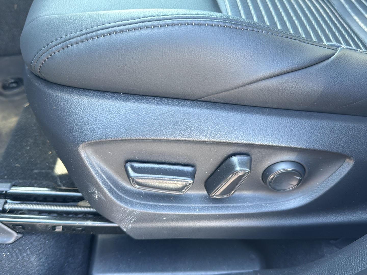 Used 2025 Wind Chill Pearl Toyota XSE image 7