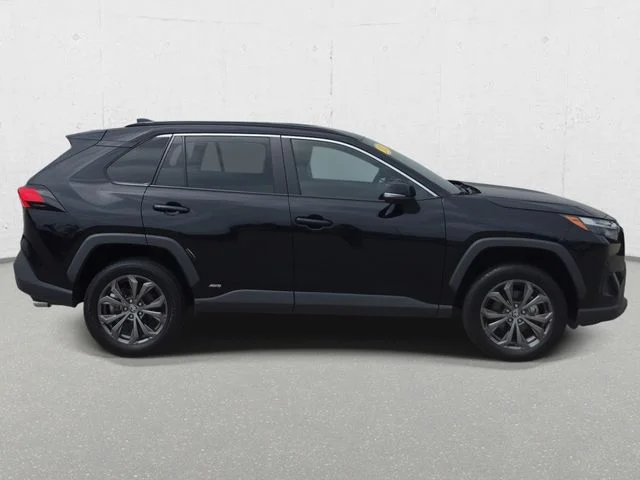 Used 2023 Midnight Black Metallic Toyota XLE Premium image 4