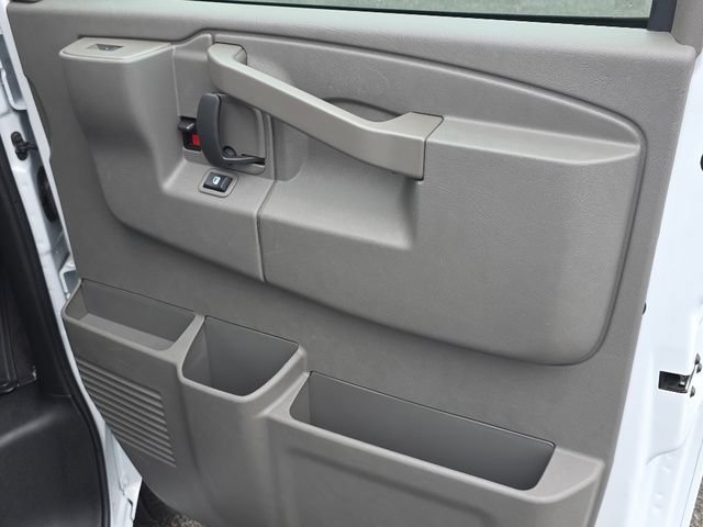 2025 Chevrolet Express Passenger LT - Photo 20