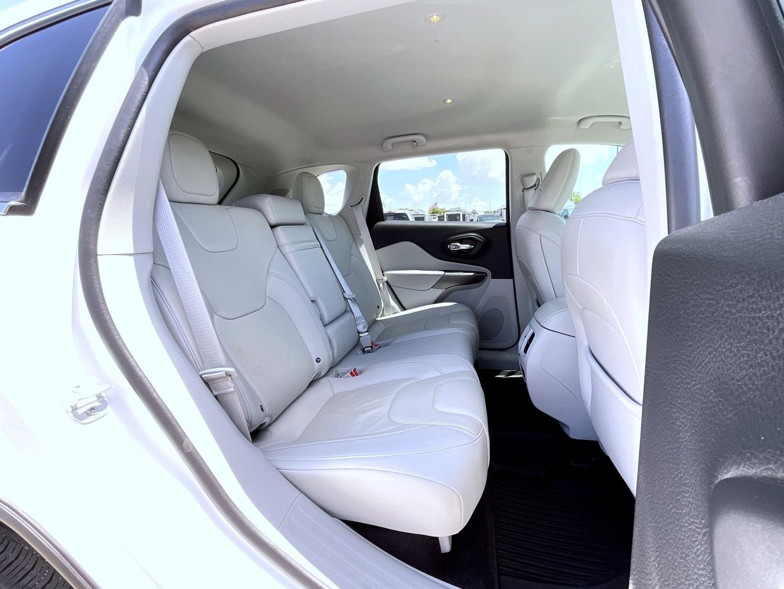 Used 2019 White Jeep Limited image 18