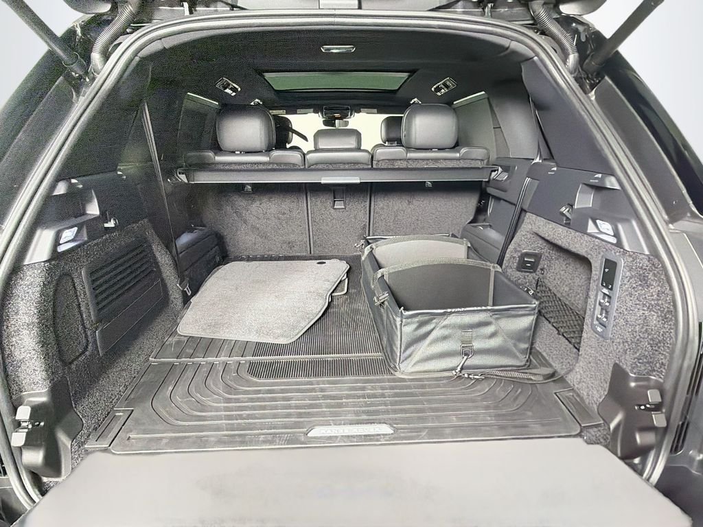 New 2026 Carpathian Grey Land Rover SE 7 Seats image 28