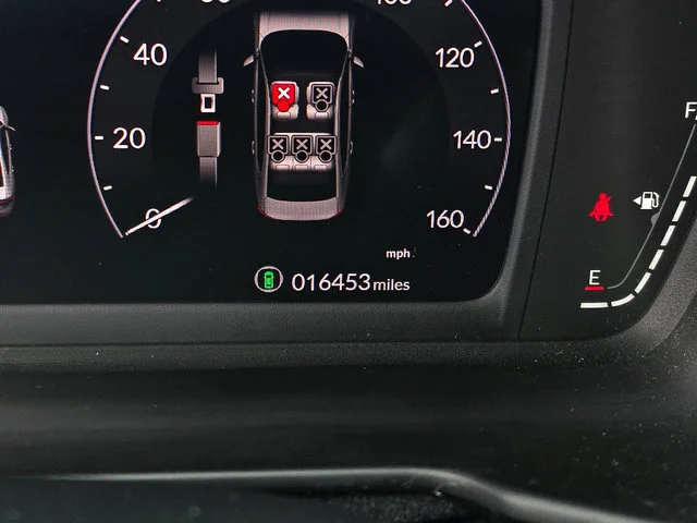 Used 2025 Crystal Black Pearl Honda SE image 25
