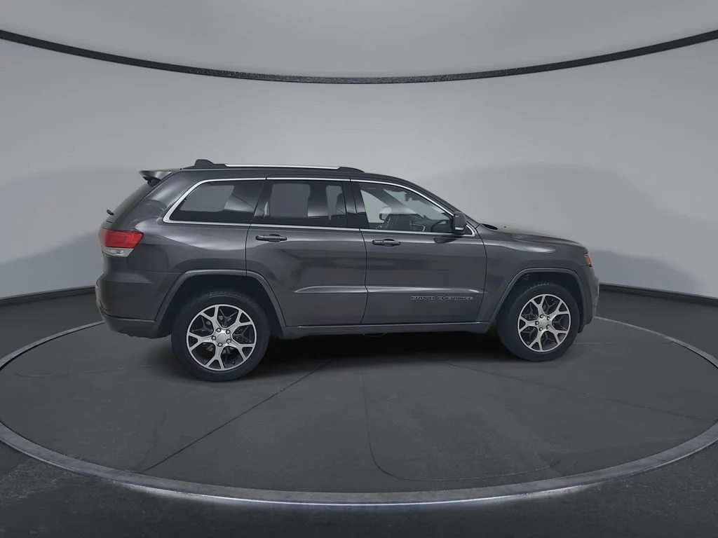 Certified Used 2018 Gray Jeep Limited image 18