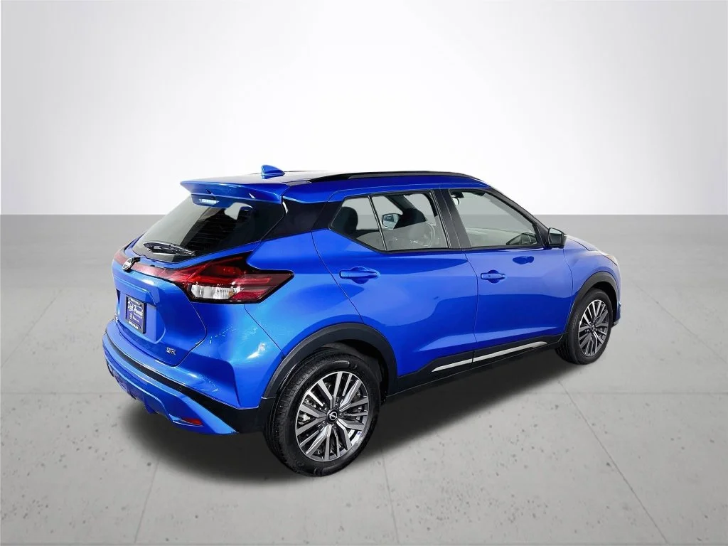 Used 2024 Blue Nissan SR image 6