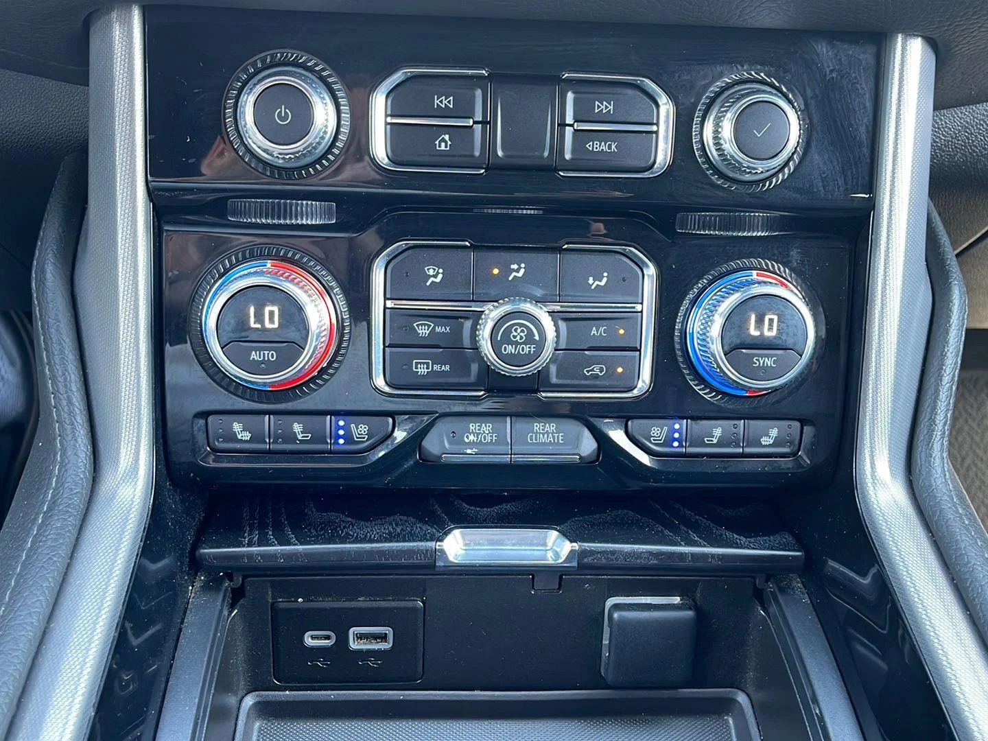 Used 2023 Onyx Black GMC Denali image 21